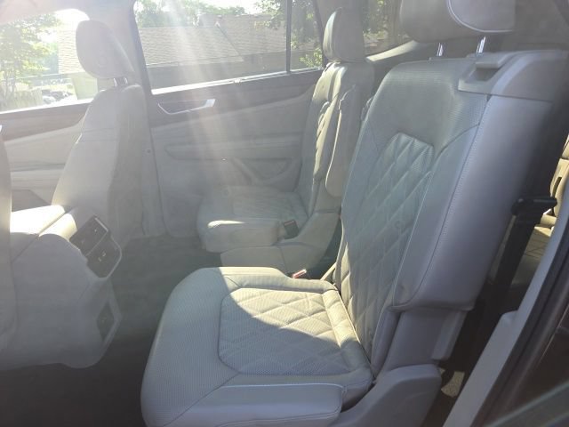 Used 2024 Volkswagen Atlas SEL Premium R-Line AWD/4WD image 16
