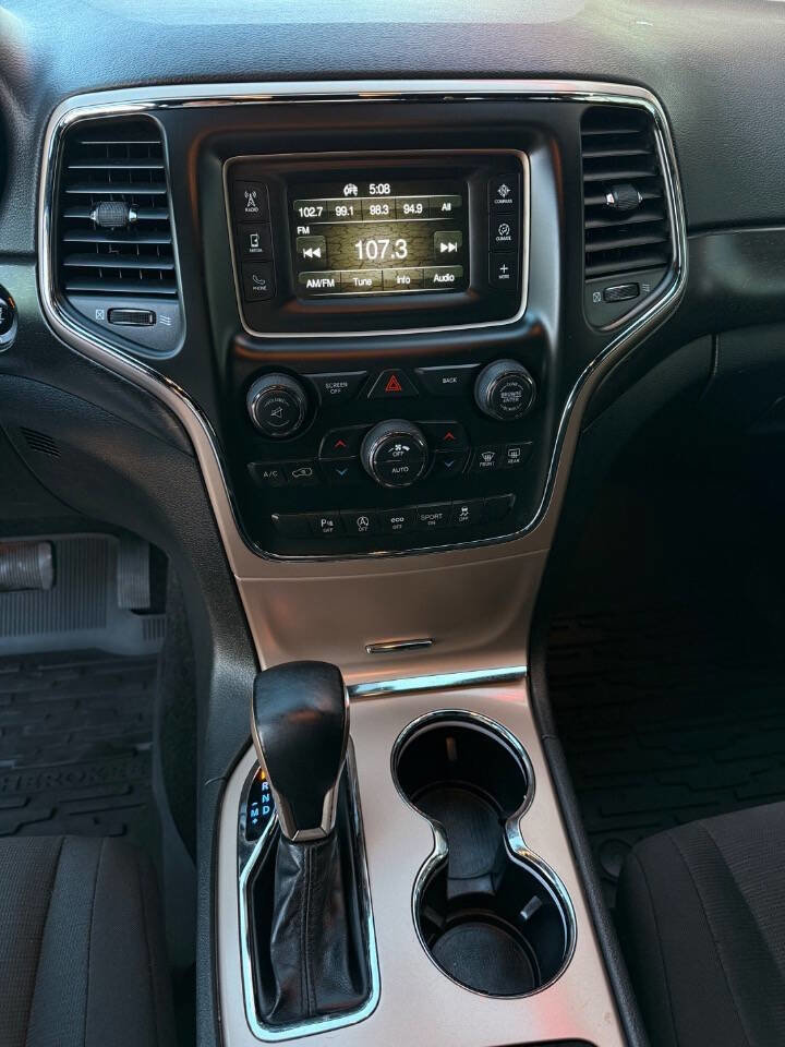 Used 2017 Jeep Grand Cherokee Laredo RWD image 12