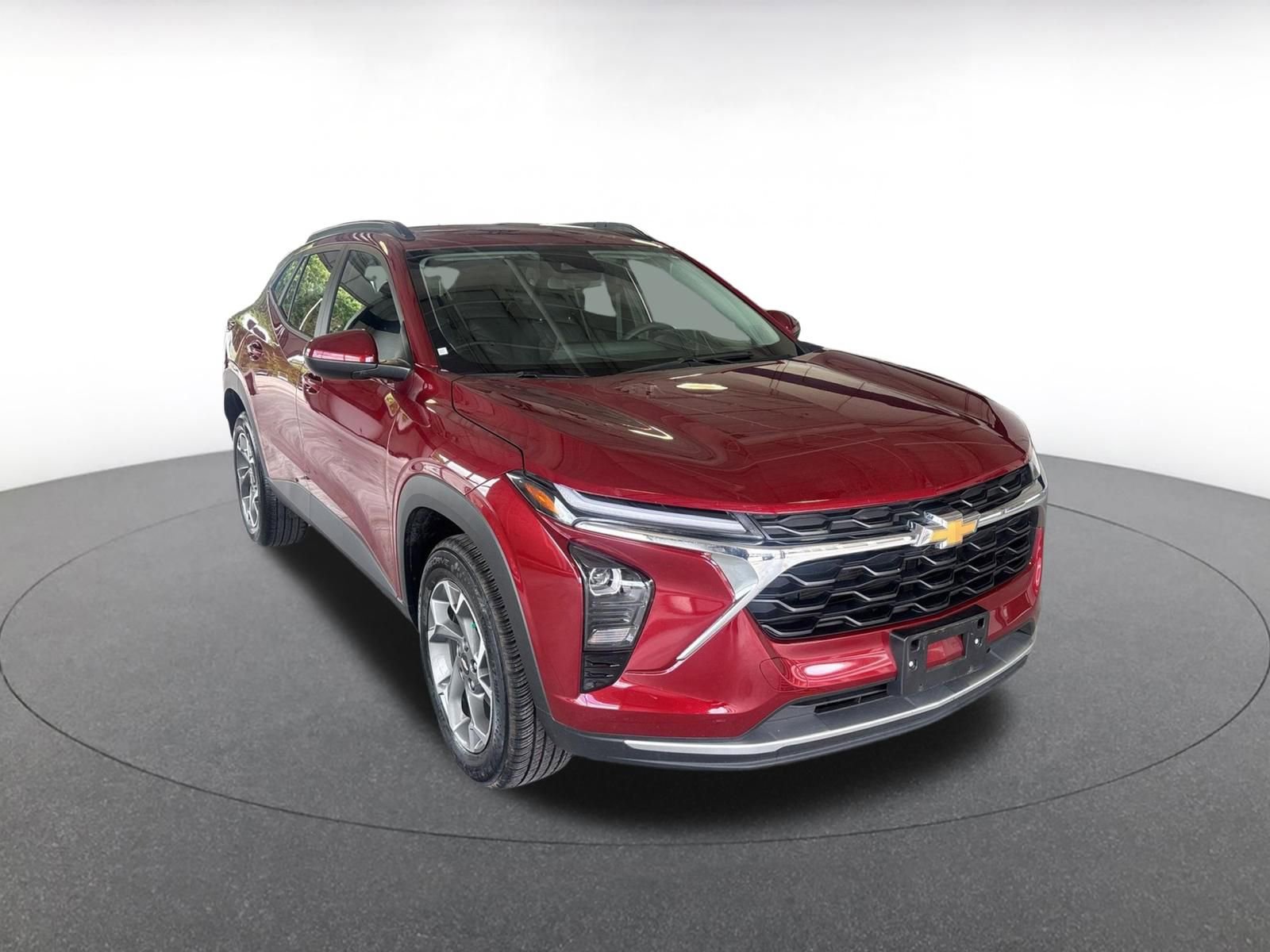 Used 2025 Chevrolet Trax LT FWD image 3