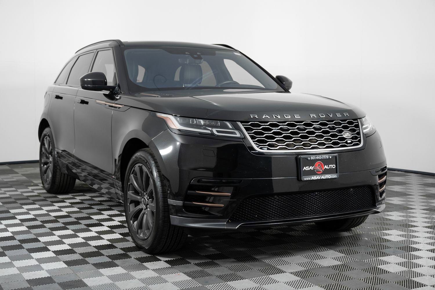 Used 2018 Land Rover Range Rover Velar R-Dynamic SE image 10