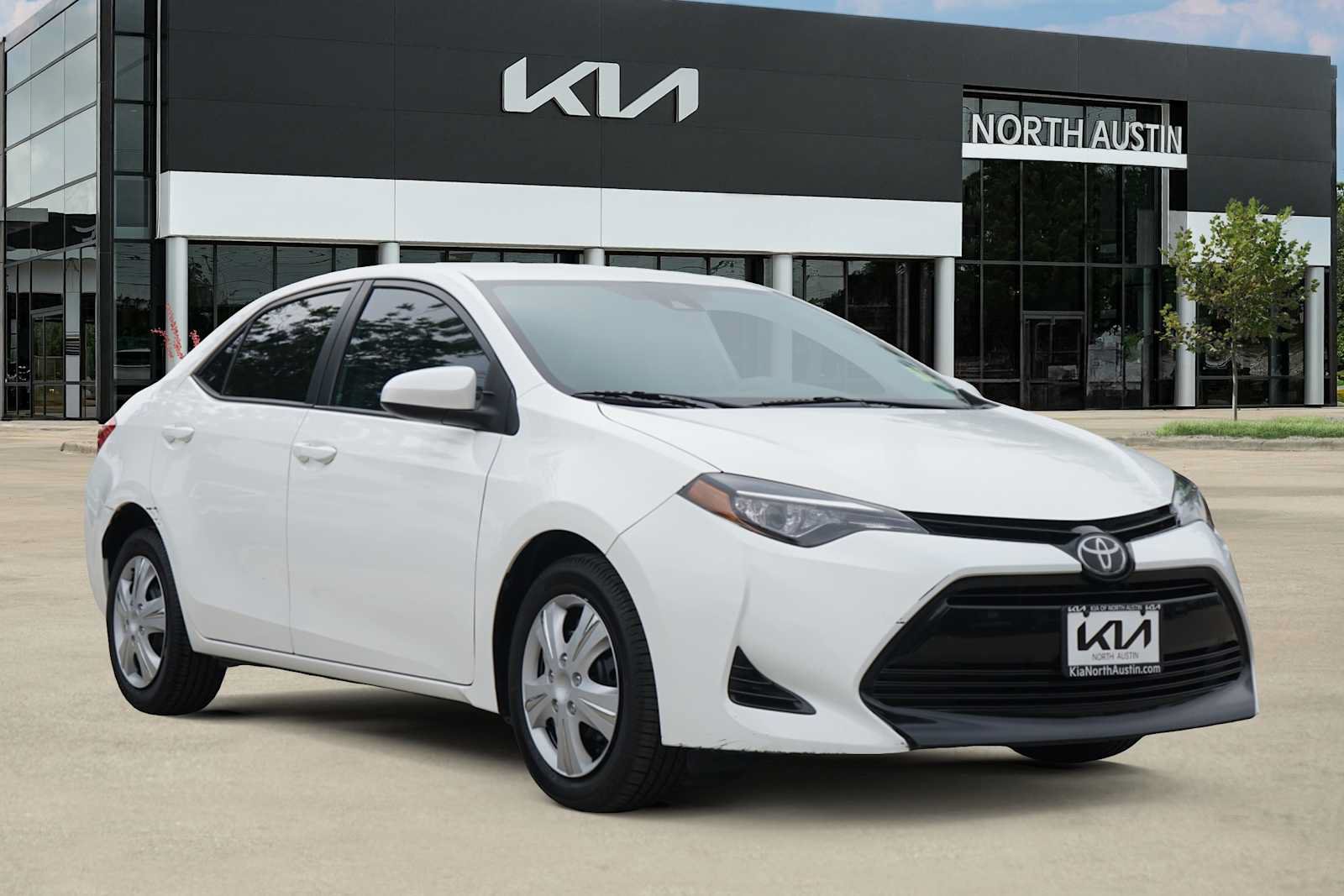 Used 2017 Toyota Corolla LE FWD image 7