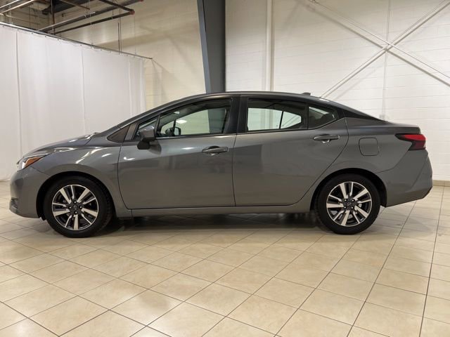 Used 2023 Nissan Versa SV image 2