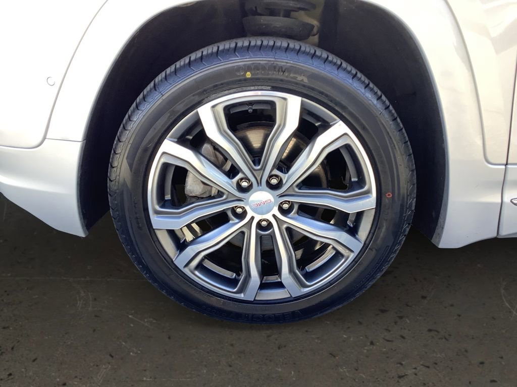 Used 2019 GMC Terrain Denali w/ Advanced Safety Package image 10