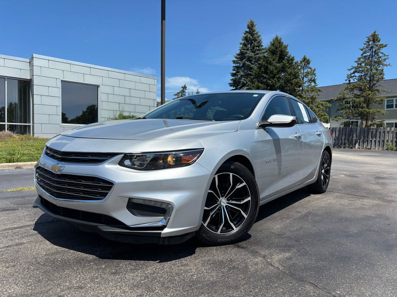 Used 2017 Chevrolet Malibu LT FWD image 3