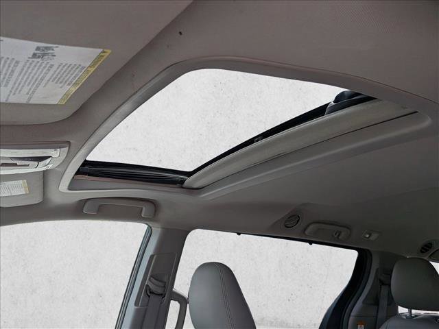 Used 2015 Toyota Sienna XLE FWD image 17