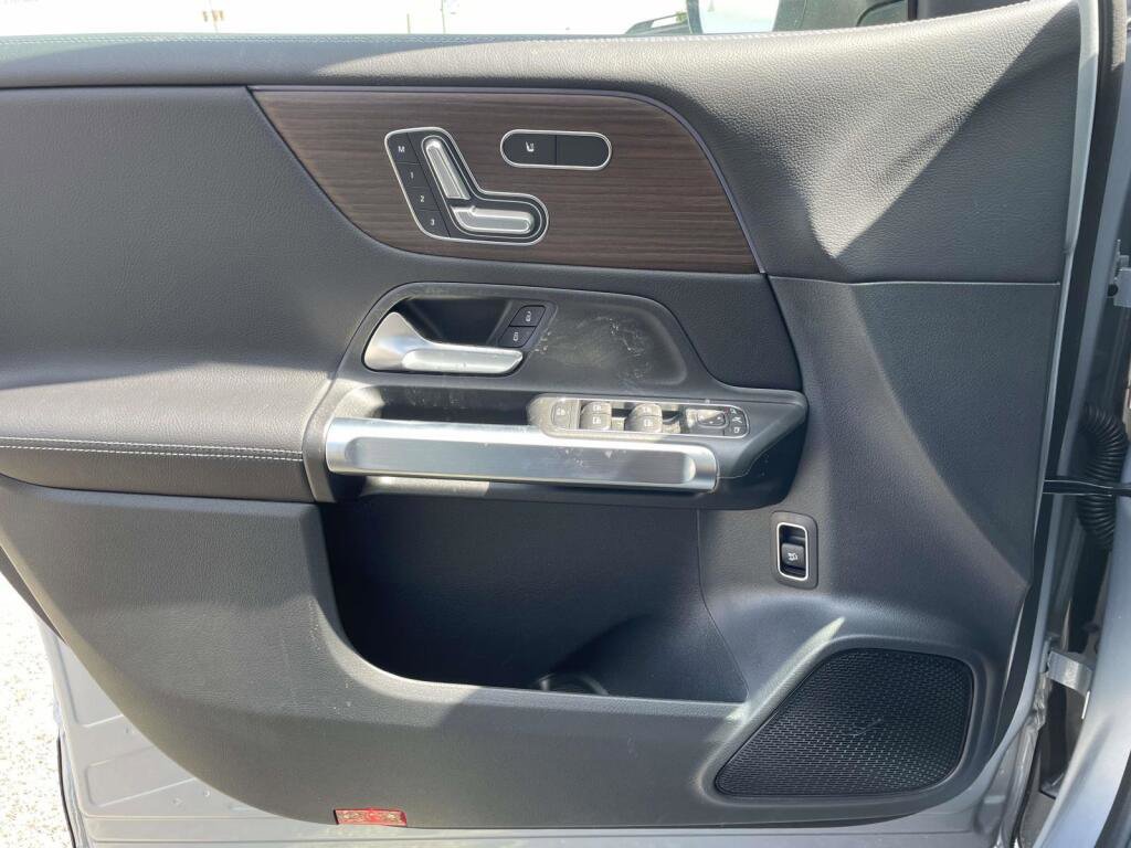 New 2026 Mercedes-Benz GLB 250 4MATIC image 32