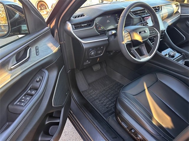 Used 2024 Jeep Grand Cherokee Limited 4xe image 9