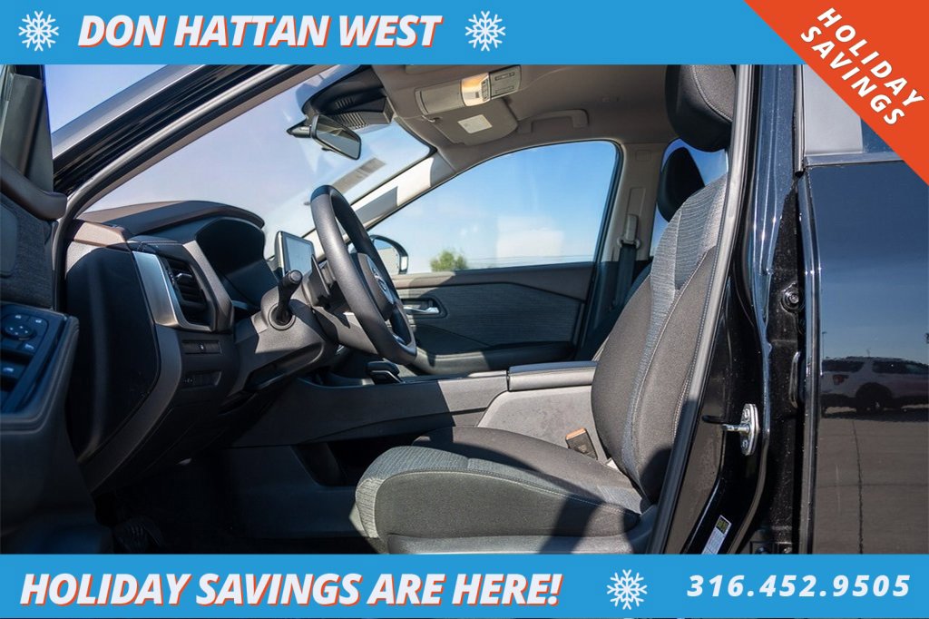 Used 2023 Nissan Rogue SV image 3