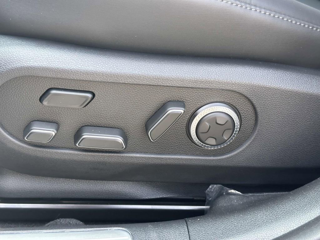 New 2025 Genesis GV60 Advanced image 26