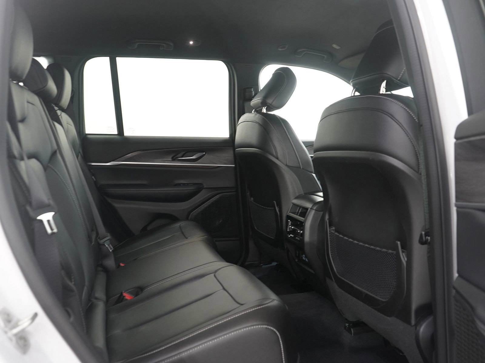 Used 2024 Jeep Grand Cherokee Limited AWD/4WD image 12