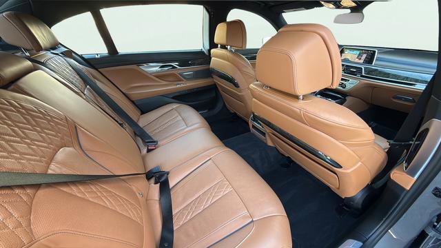 Used 2021 BMW 750i xDrive w/ Luxury Rear Seating Package AWD/4WD image 27