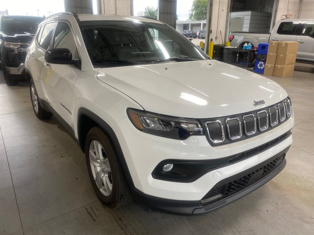 Used 2022 Jeep Compass Latitude FWD image 1