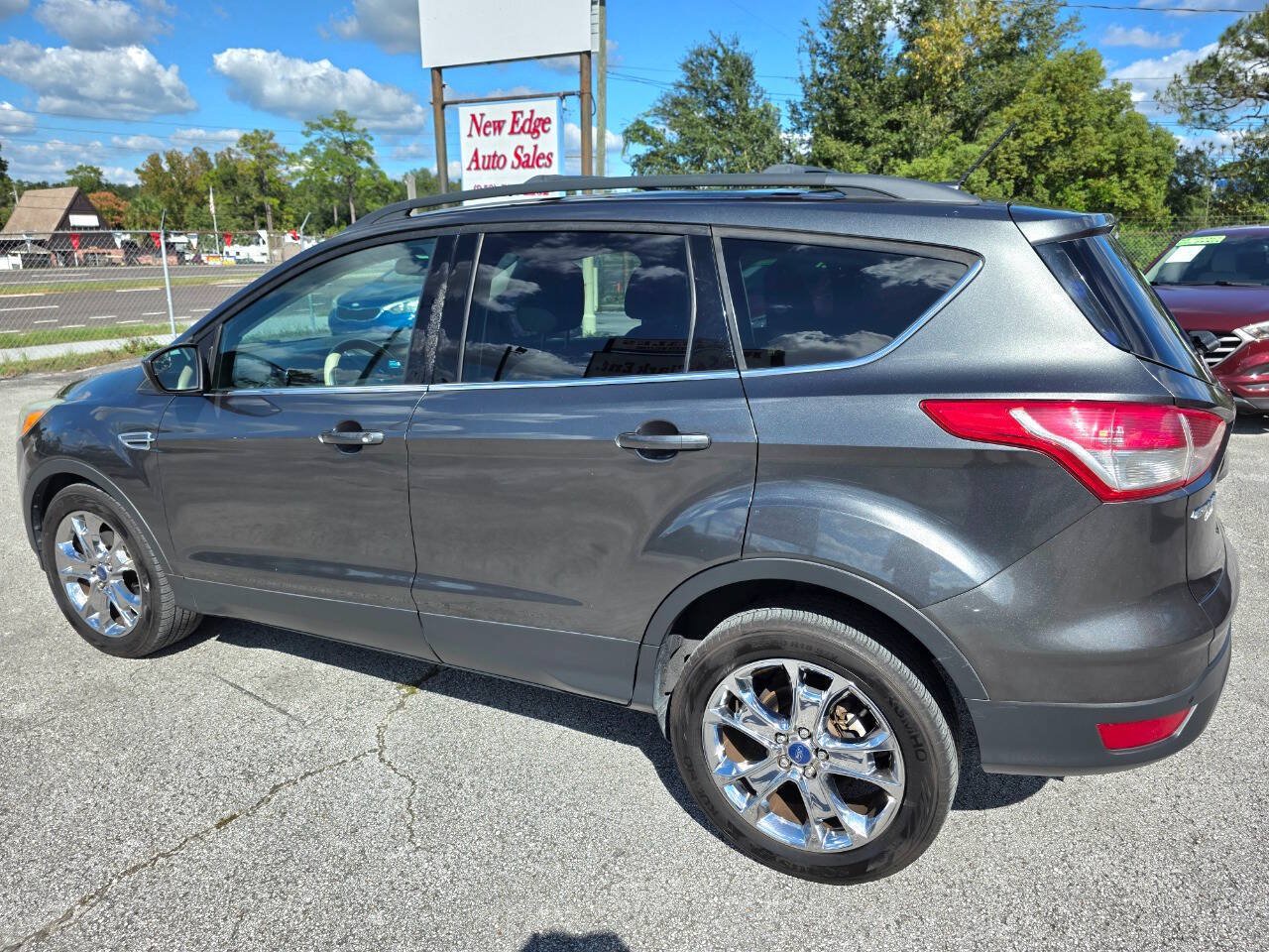 Used 2015 Ford Escape SE w/ Equipment Group 201A FWD image 2