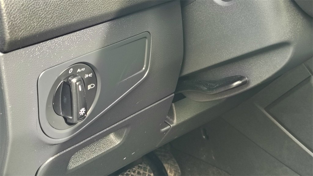 Used 2024 Volkswagen Tiguan S image 10