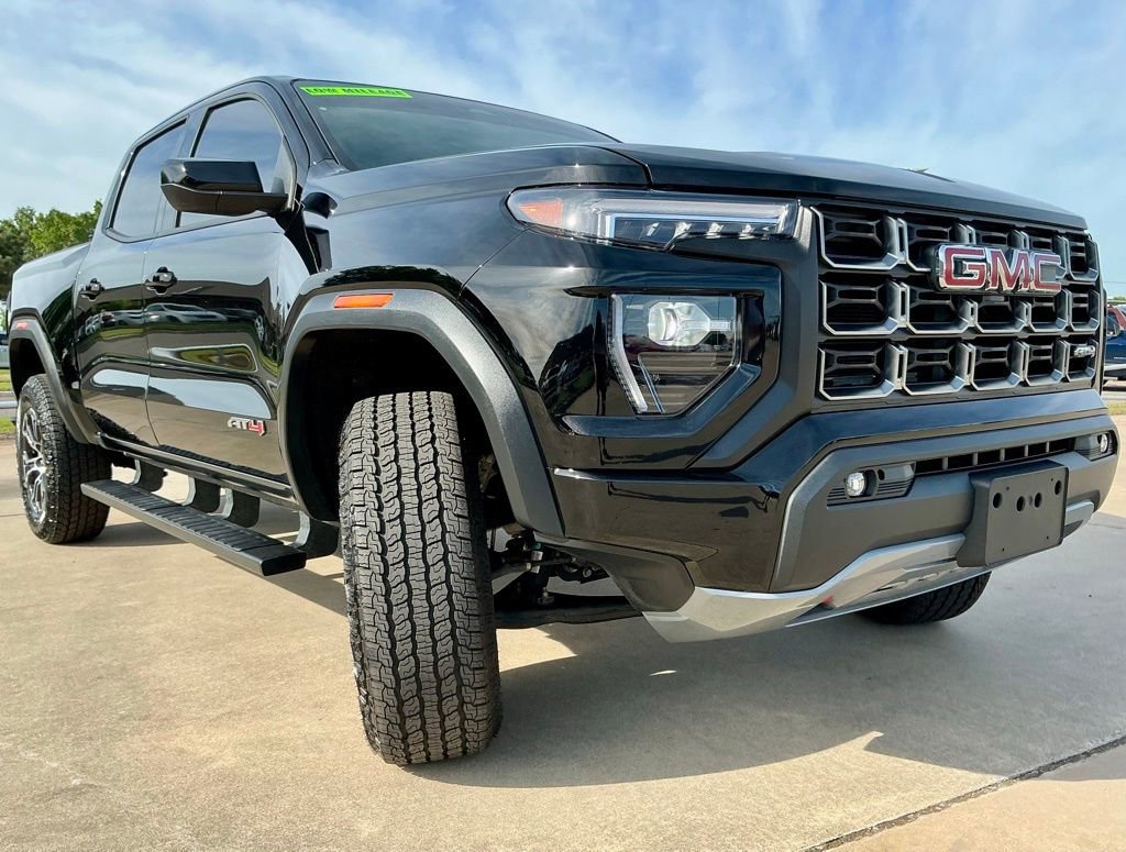 Used 2025 GMC Canyon AT4 AWD/4WD image 2