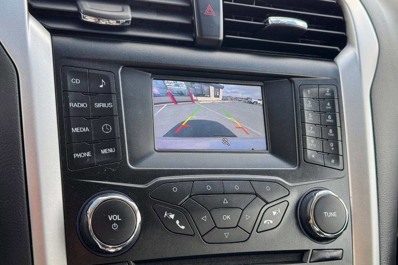 Used 2015 Ford Fusion SE image 31