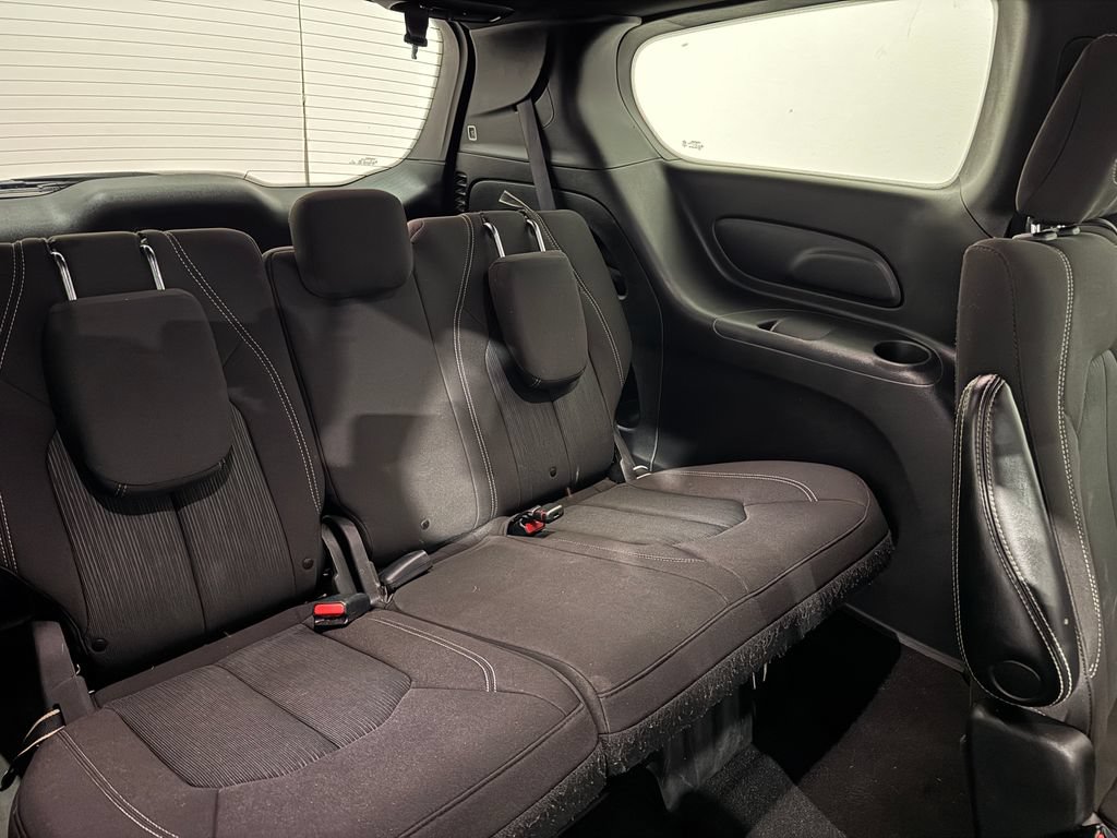 Used 2021 Chrysler Pacifica Touring w/ S Appearance Package FWD image 26