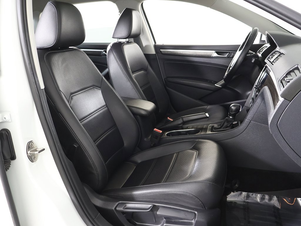 Used 2018 Volkswagen Passat 2.0T SE image 30
