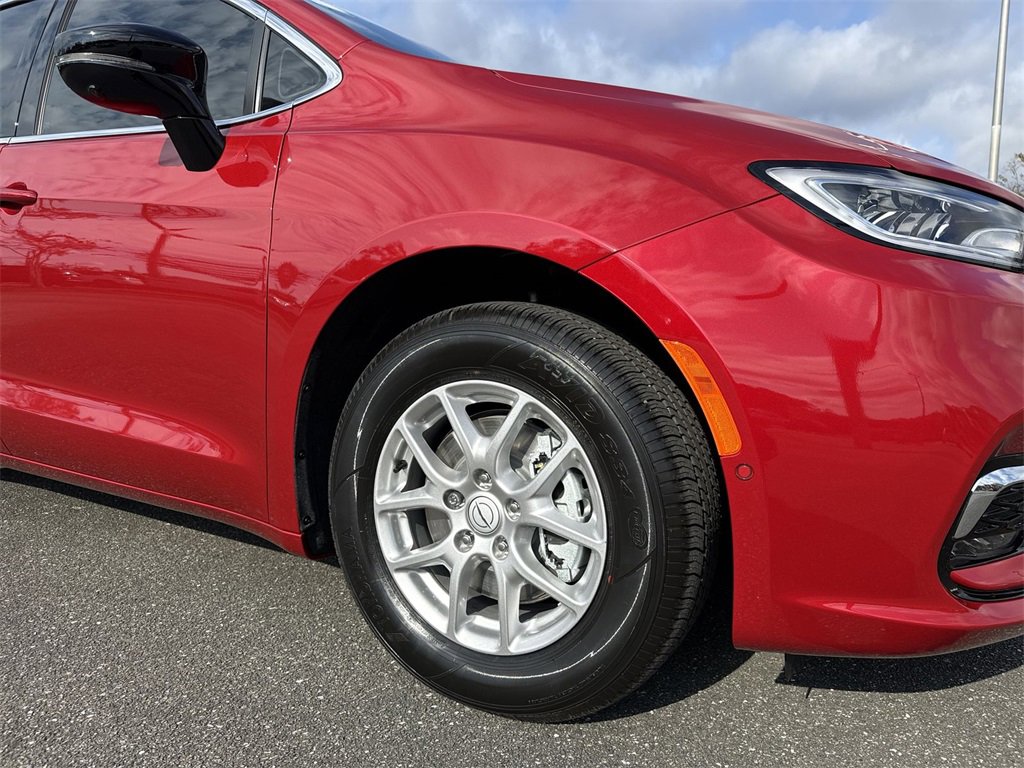 New 2026 Chrysler Pacifica Select image 10