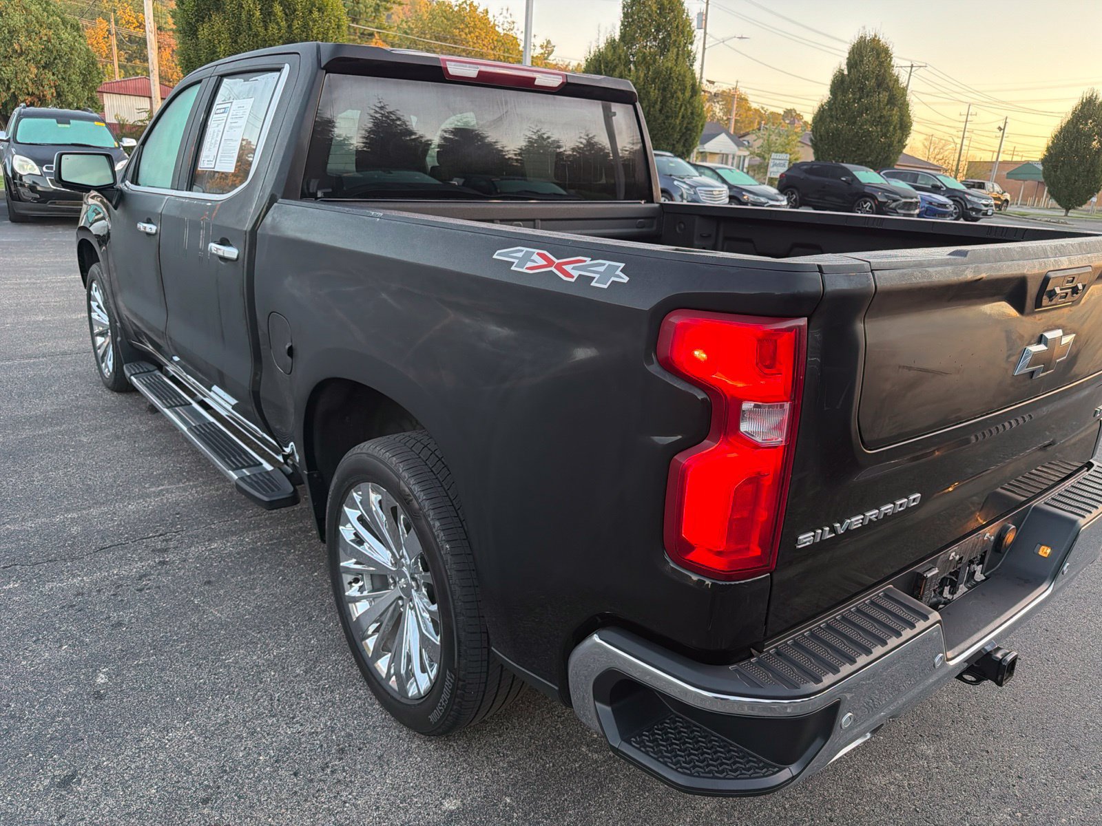 Used 2024 Chevrolet Silverado 1500 LTZ AWD/4WD image 3