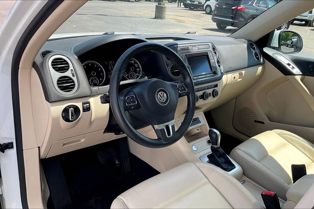 Used 2017 Volkswagen Tiguan SEL FWD image 19