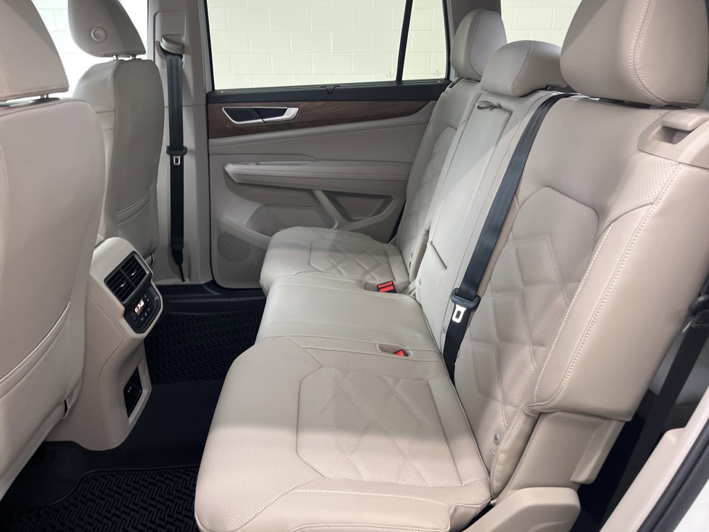 Certified 2025 Volkswagen Atlas SE image 30
