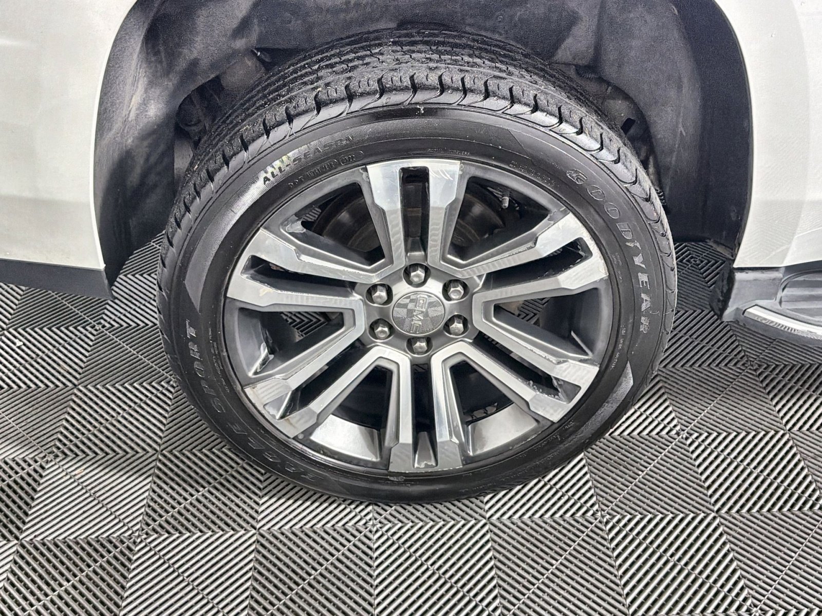 Used 2017 GMC Yukon Denali w/ Open Road Package image 12