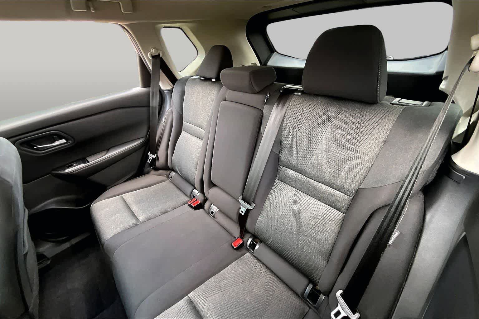 Used 2025 Nissan Rogue SV FWD image 18