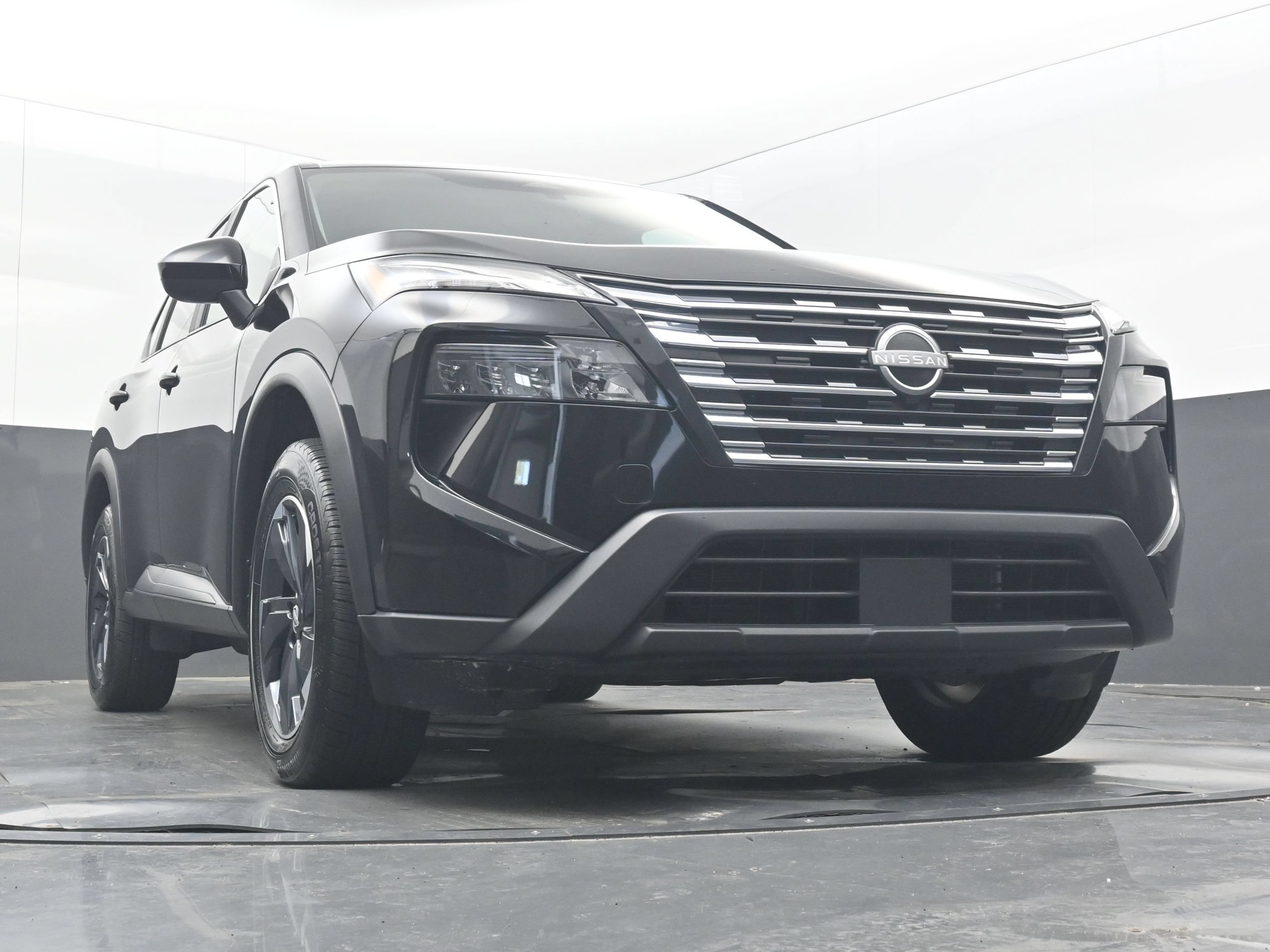 Used 2025 Nissan Rogue SV FWD image 28