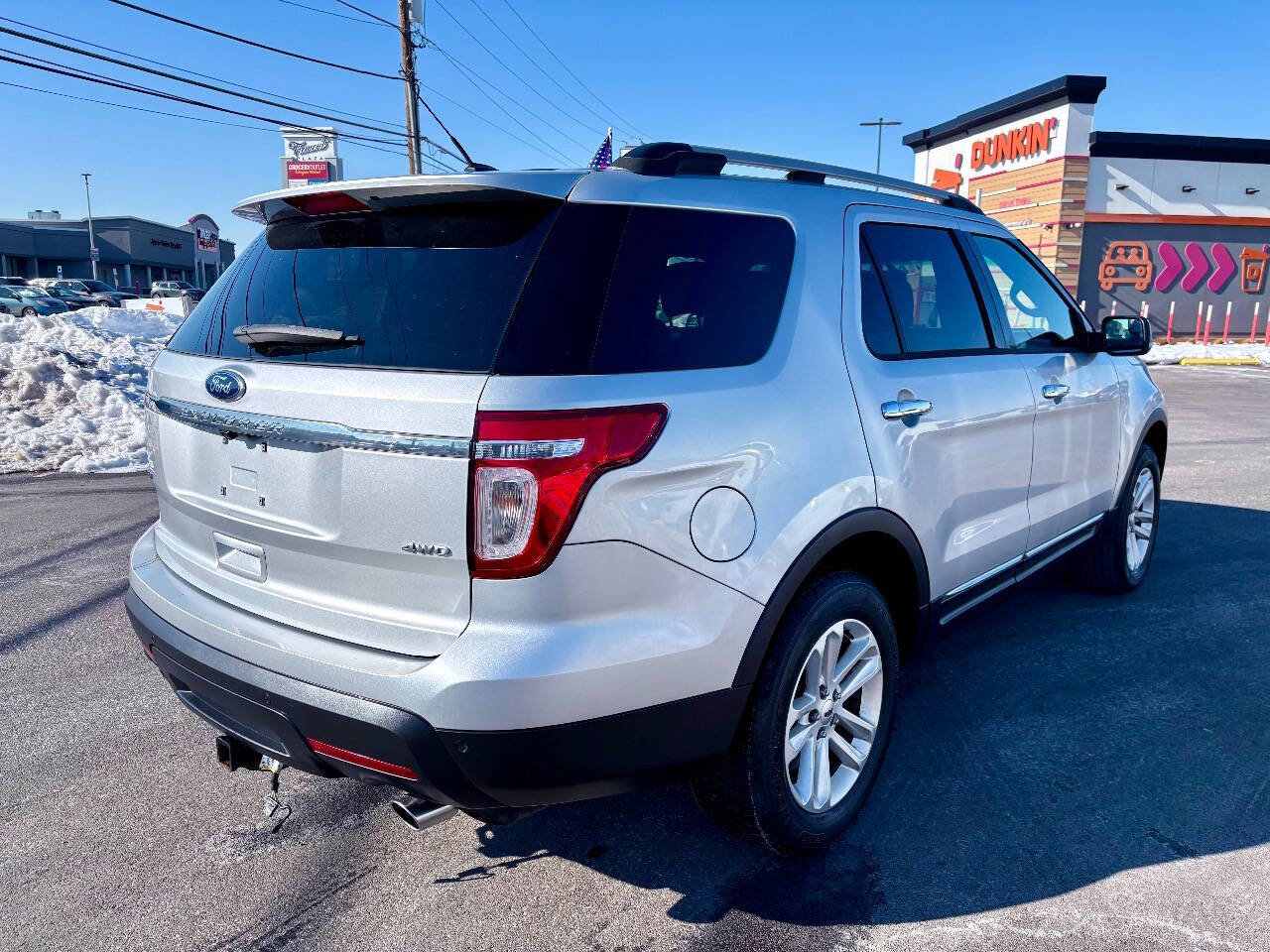 Used 2015 Ford Explorer XLT w/ Equipment Group 202B image 6