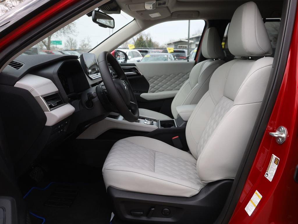 New 2025 Mitsubishi Outlander SEL image 31