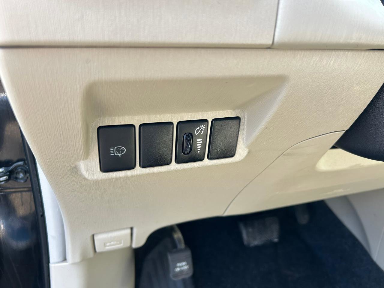 Used 2014 Toyota Prius V Five image 10