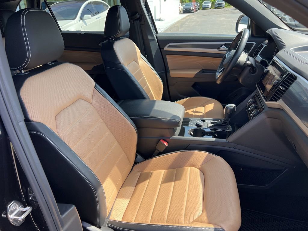 Certified 2023 Volkswagen Atlas Cross Sport SEL Premium R-Line AWD/4WD image 24