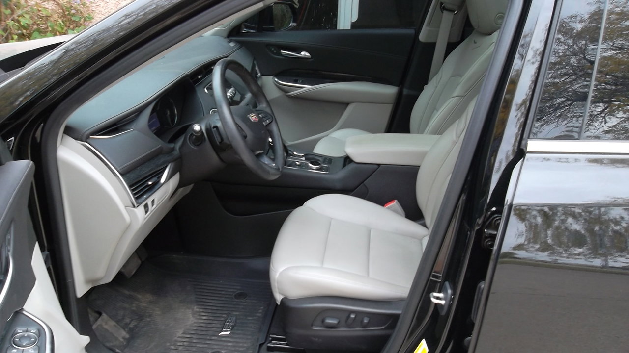 Used 2021 Cadillac XT4 Premium Luxury image 7