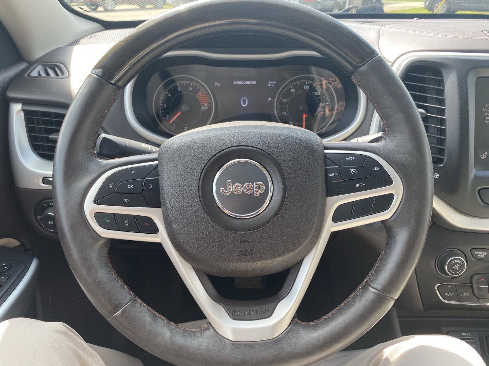 Used 2018 Jeep Cherokee Overland AWD/4WD image 18
