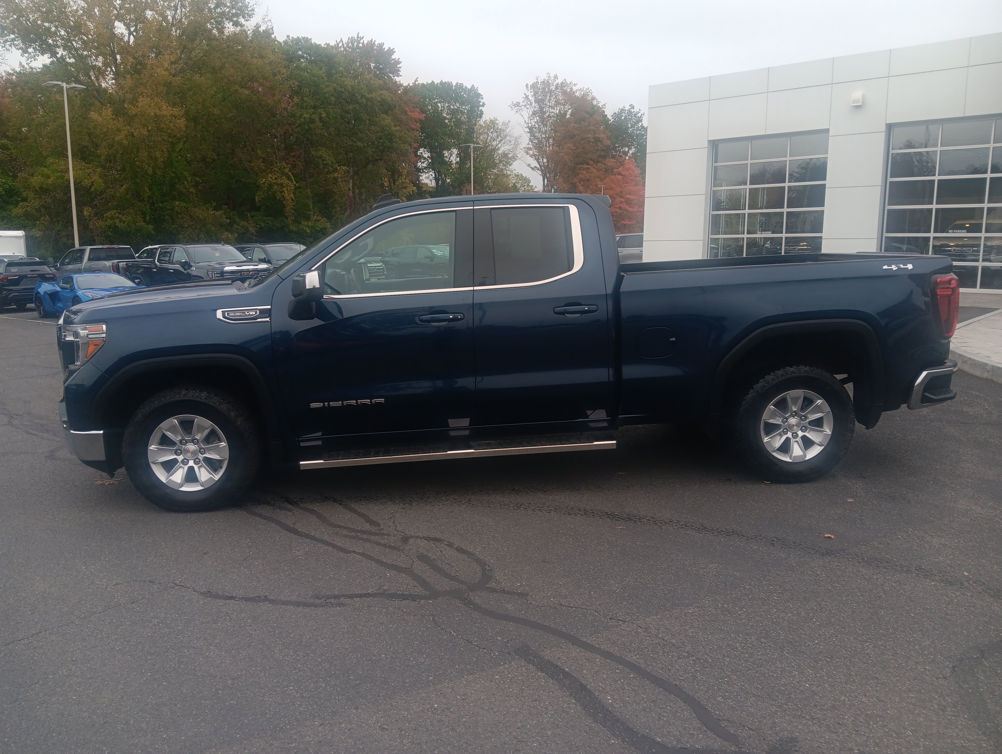 Certified 2020 GMC Sierra 1500 SLE w/ SLE Value Package image 2