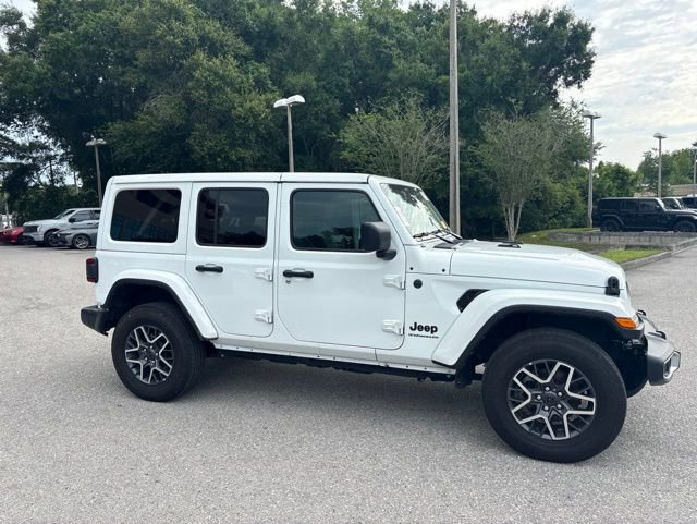 Used 2025 Jeep Wrangler Unlimited Sahara AWD/4WD image 5