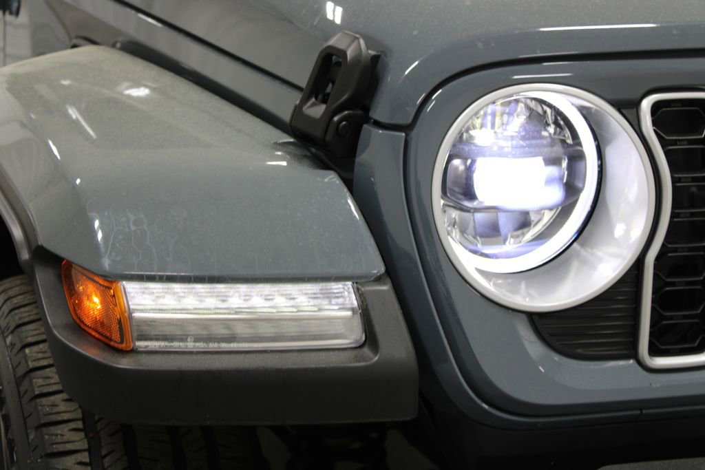 Used 2025 Jeep Wrangler Unlimited Sahara w/ Safety Group image 12