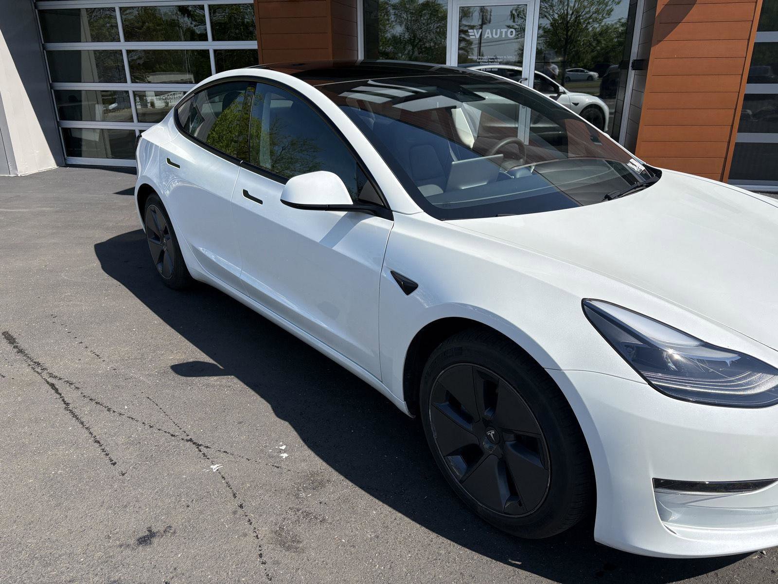 Used 2023 Tesla Model 3 Standard Range image 2