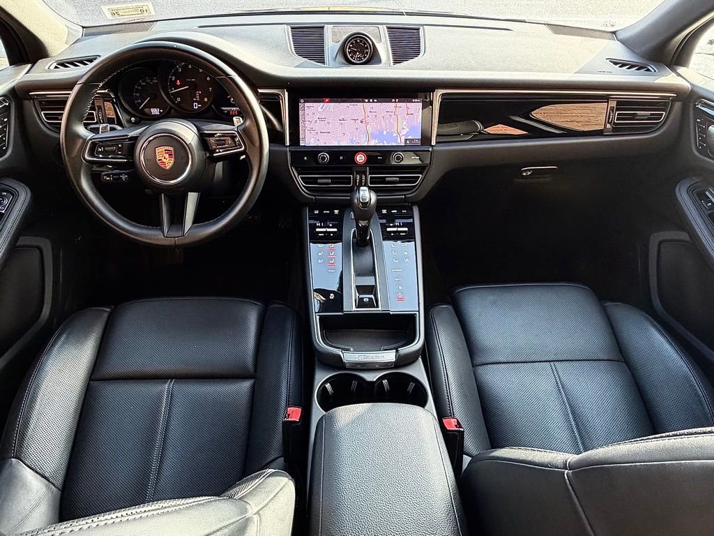 Certified 2024 Porsche Macan image 13
