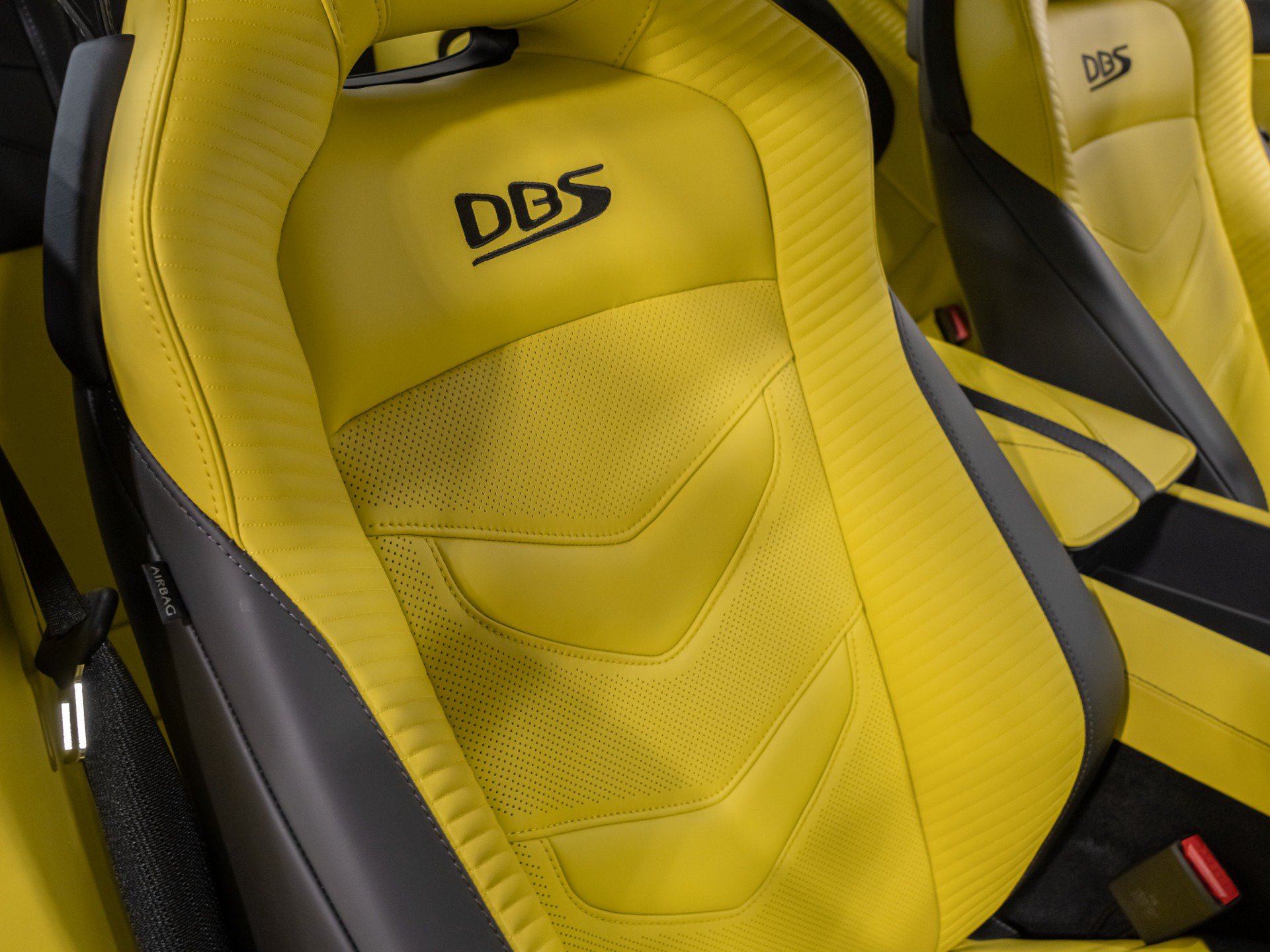 Used 2023 Aston Martin DBS Coupe RWD image 81