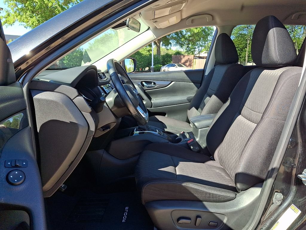 Used 2020 Nissan Rogue SV FWD image 13