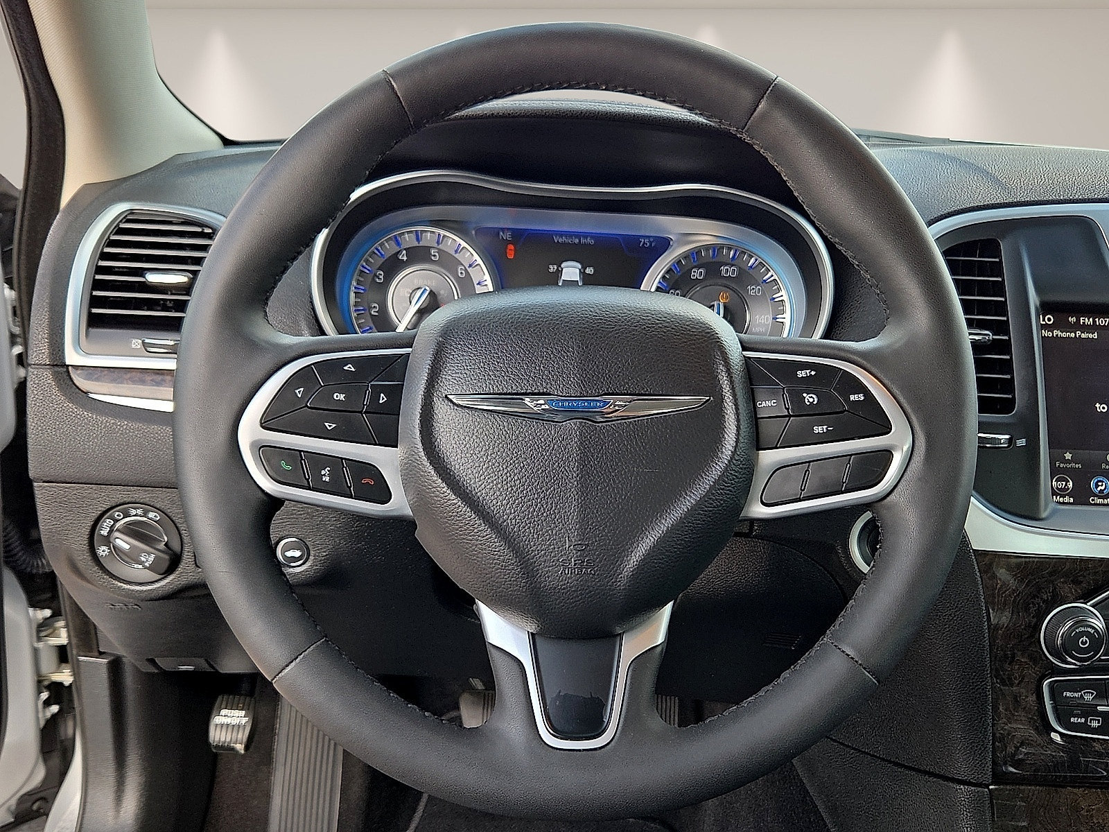 Used 2022 Chrysler 300 Touring L w/ Comfort Group RWD image 13