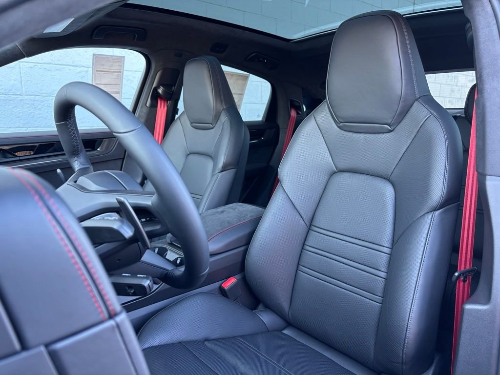 New 2026 Porsche Cayenne GTS image 5