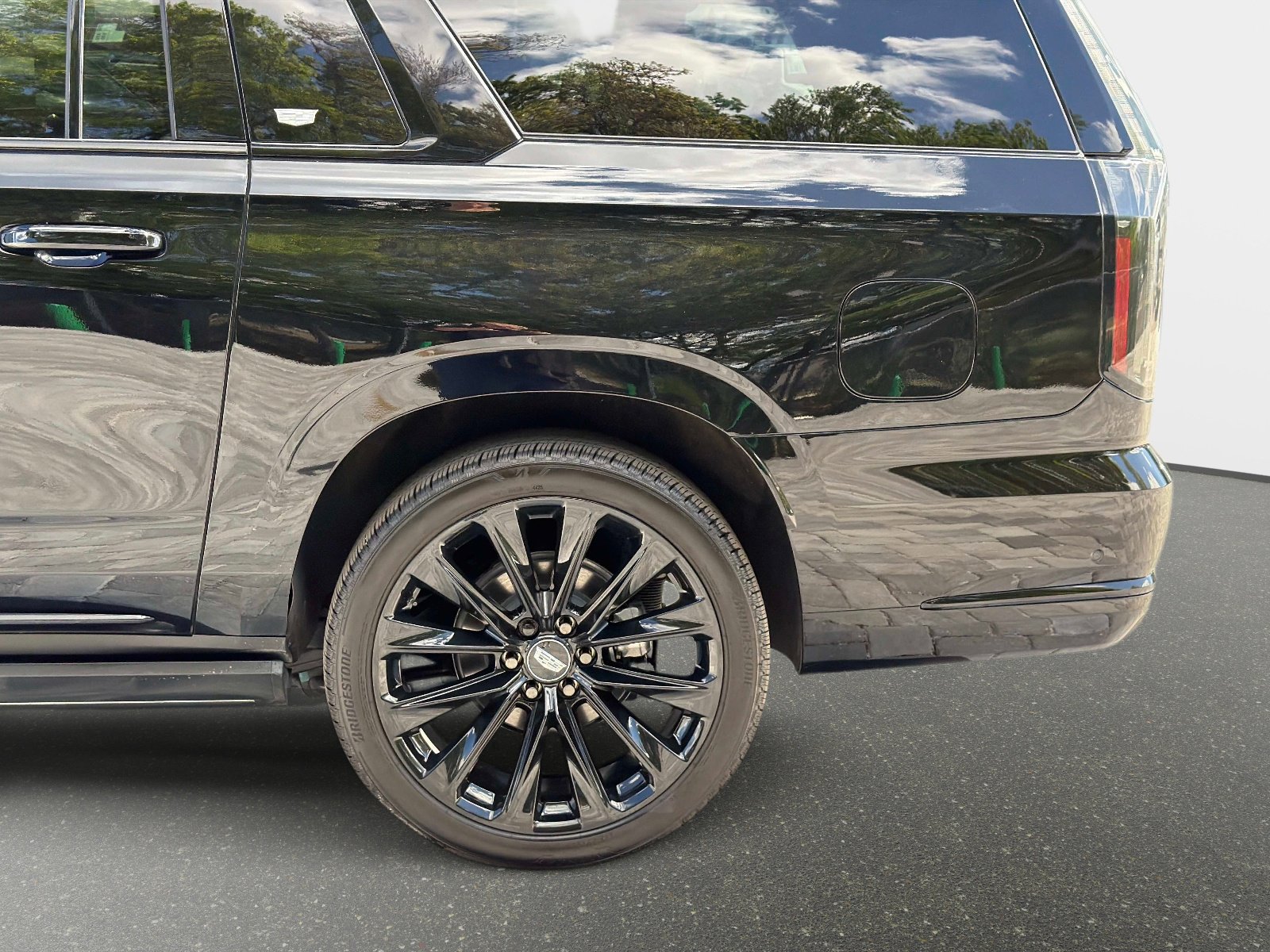 Used 2026 Cadillac Escalade ESV Platinum Sport w/ LPO, ONYX Package image 18