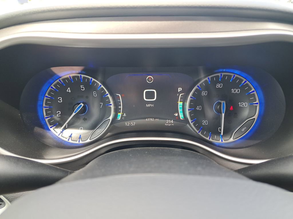 Used 2023 Chrysler Pacifica Touring-L FWD image 20
