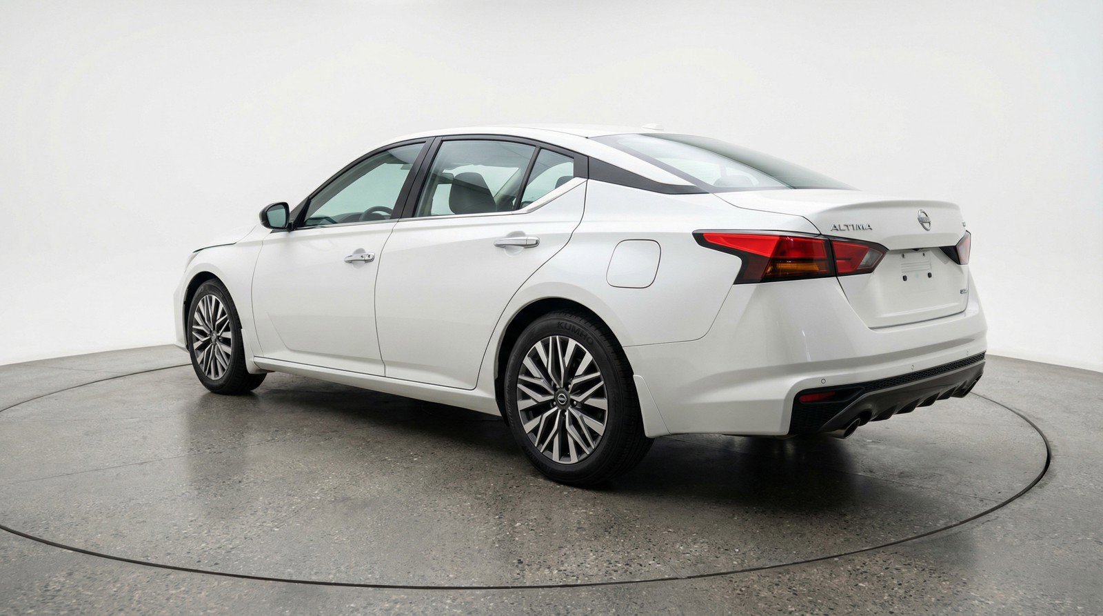 Used 2025 Nissan Altima 2.5 SV FWD image 6