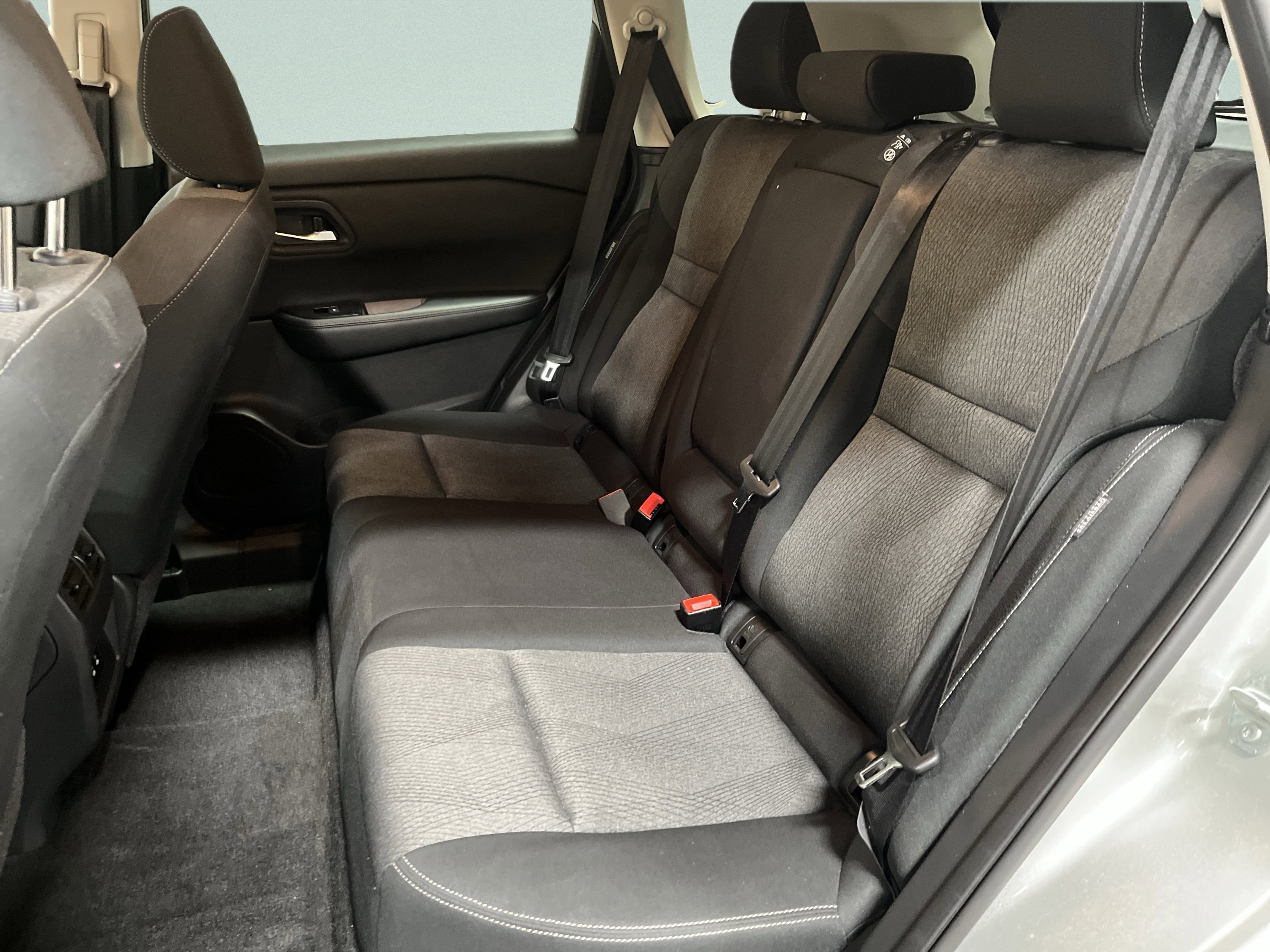 Used 2024 Nissan Rogue SV image 22