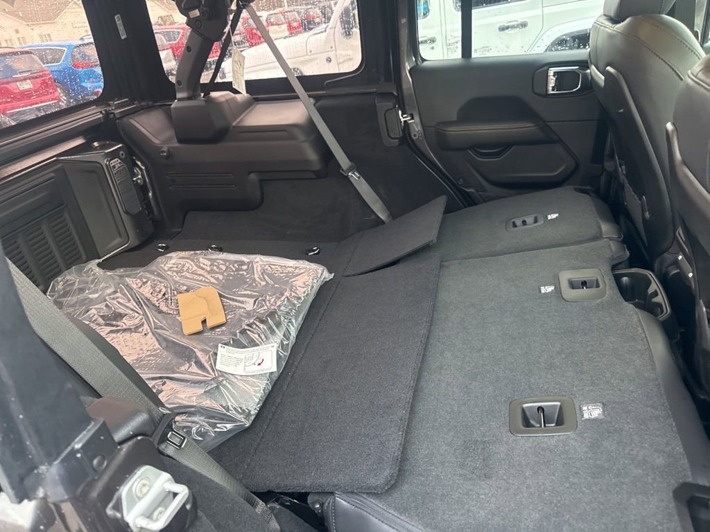 New 2025 Jeep Wrangler Unlimited Sahara AWD/4WD image 48