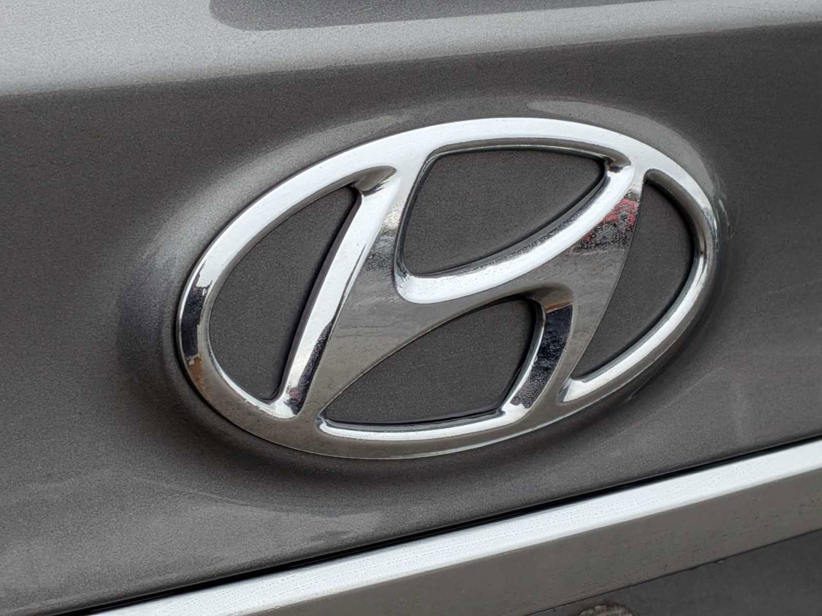 Used 2019 Hyundai Santa Fe AWD image 12